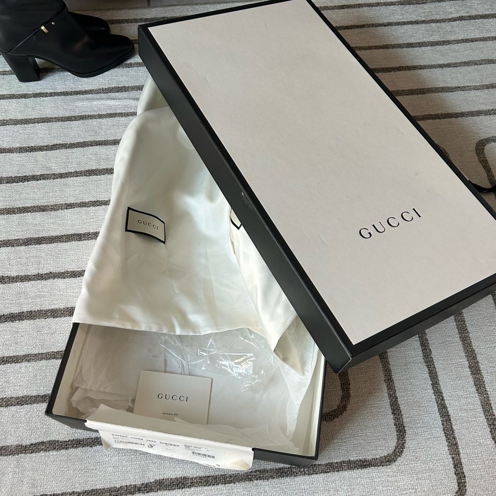 Gucci boots with box, dust bags, shopping bag. - Picture 4 of 8